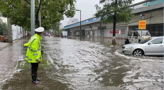 深圳弘法寺、深圳市智慧東方公益基金會向襄陽水災捐贈30噸大米