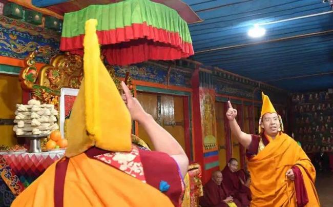 班禪獲得藏傳佛教格魯派顯宗最高學位“嘎欽”