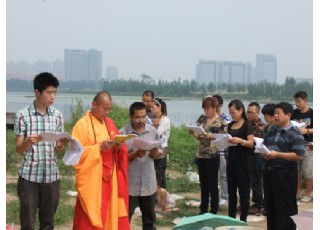北京通洲畫家村居士林舉行放生法會本會副會長圣明法師主法