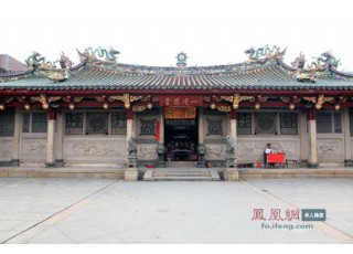 安海龍山寺：一道山門隔出兩個世界四百多座子寺遍布臺灣